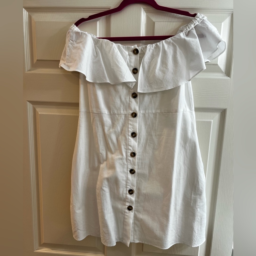 NWT Zara Offshouder button down White mini dress with pockets! Size M